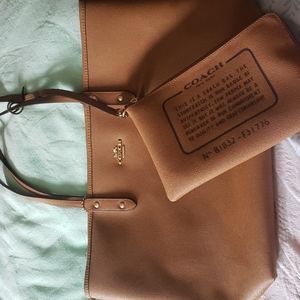 Coach Reversible Tote Bag with Wristlet (brown/tan or floral interior)